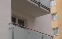 balustrada-balkonowa-nierdzewna-ze-szkem-bezpiecznym-wiede